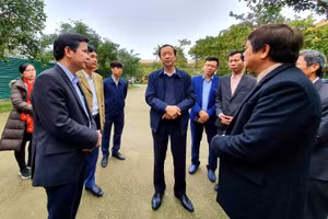 Đoàn công tác do Bộ GD&ĐT chủ trì đi kiểm tra tình hình thực hiện Chương trình MTQG Xây dựng NTM ở huyện Phú Vang (Thừa Thiên Huế).