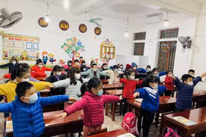 Màn khởi động chân, tay trước khi vào lớp tại Trường tiểu học Bắc Hà (TP Hà Tĩnh).