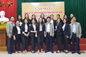 Buổi gặp mặt lãnh đạo, cán bộ GV trung tâm nhân dịp kỉ niệm ngày Nhà giáo Việt Nam 20/11.