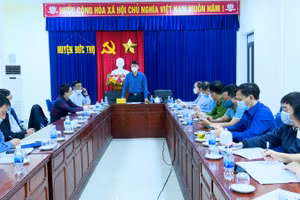 Ông Nguyễn Anh Đức, Phó Chủ tịch UBND huyện, Chủ tịch Hội đồng GPMB tái định cư Dự án đường bộ cao tốc Bắc – Nam phía Đông giai đoạn 2021 – 2025 trên địa bàn huyện Đức Thọ chủ trì cuộc họp.
