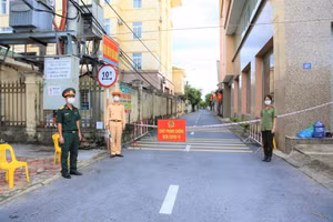 Các lực lượng chức năng Hà Tĩnh đang ráo riết triển khai phương án cấp bách chống dịch Covid-19 lan rộng.