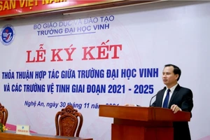 GS.TS. Nguyễn Huy Bằng - Hiệu trưởng Trường Đại học Vinh phát biểu.