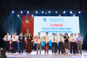 Lễ công bố thành lập Trường đại học sư phạm - Trường đại học Vinh.