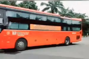 Nhà xe Phương Trang đưa đón học sinh, phụ huynh, giáo viên về Hà Tĩnh an toàn vào sáng nay.