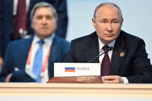 Tổng thống Nga Vladimir Putin tại phiên họp toàn thể của Hội nghị thượng đỉnh Nga-Châu Phi lần thứ hai ở St.Petersburg. (Ảnh: Ria Novosti).