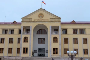 Tòa nhà chính phủ nước Cộng hòa Nagorno-Karabakh ở Stepanakert. (Ảnh: Sputnik/Aram Nersesyan).