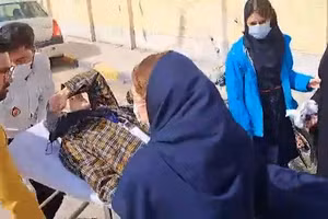 Học sinh Iran bị đầu độc.