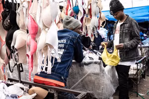 Chùm ảnh chợ quần áo cũ khổng lồ ở Kenya 