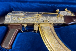 Tịch thu súng trường Kalashnikov cực độc