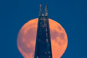 Chùm ảnh siêu trăng đầu tiên của 2023 thắp sáng bầu trời thế giới