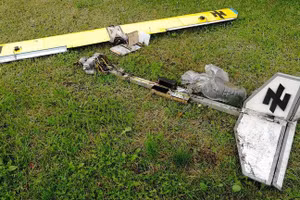 Một UAV Ukraine bị bắn hạ trên vùng Kursk của Nga. (Ảnh: Telegram / Roman Starovoyt).