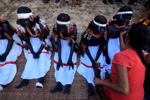 Chùm ảnh lễ trưởng thành của thanh thiếu niên ở Amazon 