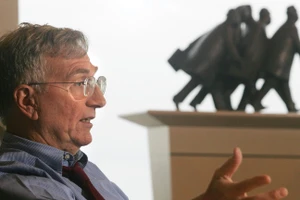 Nhà báo điều tra huyền thoại Mỹ Seymour Hersh.