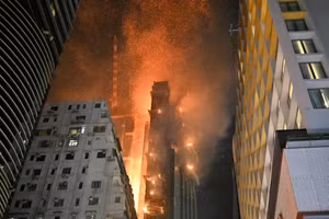 Hình ảnh tòa nhà bốc cháy