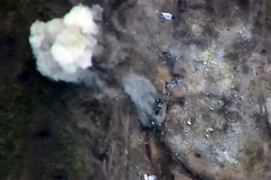 Thiết giáp Ukraine bị phá hủy.