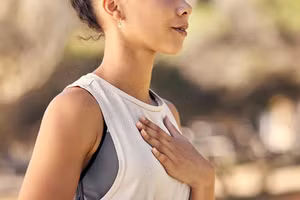 Nghiên cứu đã chỉ ra rằng giấc ngủ, thức ăn, tập thể dục, xã hội hóa và giảm căng thẳng là những lĩnh vực chính cần tập trung để có sức khỏe tốt hơn.