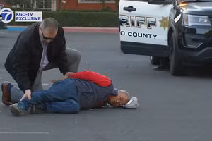 Nghi phạm bị cảnh sát bắt giữ sau vụ xả súng hàng loạt tại Half Moon Bay, California. (Ảnh: Reuters)