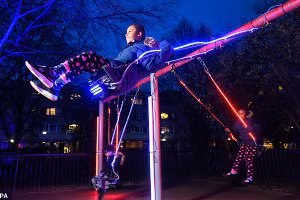 Trẻ em thích thú với sân chơi hiện đại của Virgin Media O2.