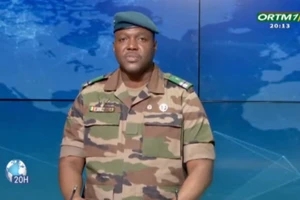 Đại tá Abdoulaye Maiga, Bộ trưởng quản lý lãnh thổ và phân cấp của Mali. (Ảnh: AP)