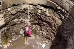 Video phụ nữ Ấn Độ liều mạng để có nước sạch