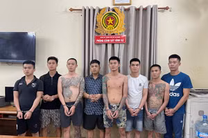 Nhóm "tín dụng đen" cho vay lãi nặng bị Công an TPHCM bắt. (Ảnh: Công an TPHCM)