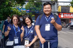 Cán bộ, giảng viên Trường ĐH Nguyễn Tất Thành di chuyển về tỉnh Bà Rịa - Vũng Tàu để thực hiện nhiệm vụ. Ảnh: NTTU