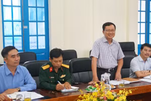 Đại diện Trường Đại học Nha Trang báo cáo sơ lược về hoạt động của nhà trường.