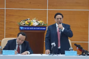 Thủ tướng Phạm Minh Chính làm việc với cán bộ chủ chốt Đại học Quốc gia TPHCM, chiều 16/11. Ảnh: Mạnh Tùng