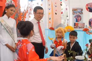 Trao giải cuộc thi 'Thiếu nhi Việt Nam - Vươn ra thế giới'