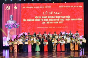 Lễ bế mạc Hội thi Giảng viên dạy giỏi toàn quốc các trường chính trị lần thứ 8. Ảnh: NTCC