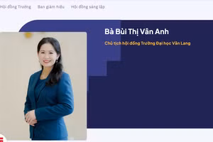 Bà Bùi Thị Vân Anh được giới thiệu là Chủ tịch Hội đồng Trường ĐH Văn Lang. Ảnh: VLU