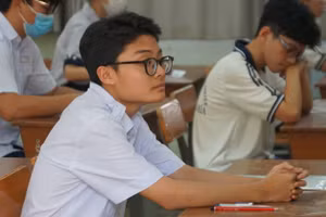 Thí sinh TPHCM dự thi tốt nghiệp THPT năm 2023. Ảnh: Mạnh Tùng