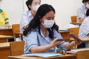 Thí sinh TPHCM dự thi tốt nghiệp THPT năm 2023. Ảnh: Mạnh Tùng