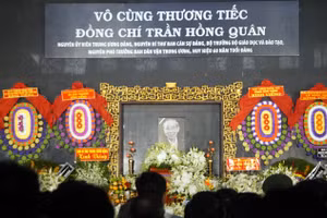 Lễ truy điệu GS.TS Trần Hồng Quân, nguyên Bộ trưởng Bộ GD&ĐT, sáng 29/8. (Ảnh: Mạnh Tùng)