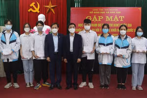 Lãnh đạo Sở GD&ĐT Thái Nguyên động viên đội tuyển học sinh dự thi Khoa học kỹ thuật và Ý tưởng khởi nghiệp cấp Quốc gia 