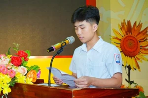 Em Quan Dược Linh, học sinh trường Phổ thông Dân tộc Nội trú THPT tỉnh Tuyên Quang