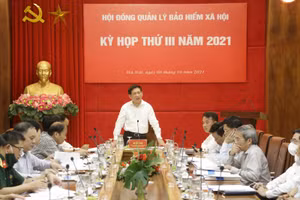 Ông Hồ Đức Phớc, Ủy viên Trung ương Đảng, Bộ trưởng Bộ Tài chính Chủ tịch Hội đồng quản lý BHXH Việt Nam chủ trì kỳ họp