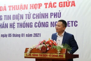 Tổng Giám đốc Cổng TTĐT Chính phủ Nguyễn Hồng Sâm phát biểu tại lễ ký kết. Ảnh: VGP/Hoàng Giang