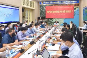 Bảo đảm an toàn cho người dân về quê trong thời điểm mưa bão