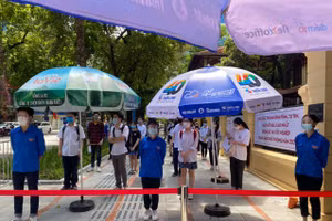 Thí sinh cả nước làm thủ tục thi tốt nghiệp đợt 1