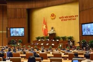 Quốc hội thảo luận trực tuyến tại điểm cầu Nhà Quốc hội. Ảnh Quang Khánh