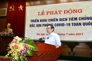 Thủ tướng Phạm Minh Chính phát động triển khai Chiến dịch tiêm chủng vắc xin phòng chống COVID-19 trên toàn quốc. - Ảnh: VGP/Nhật Bắc