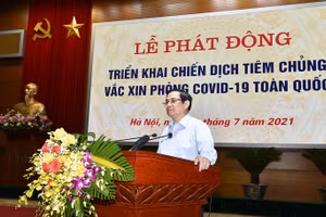 Thủ tướng Phạm Minh Chính phát động triển khai Chiến dịch tiêm chủng vắc xin phòng chống COVID-19 trên toàn quốc. - Ảnh: VGP/Nhật Bắc