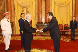 Tổng Bí thư, Chủ tịch nước Nguyễn Phú Trọng tiếp Ngài Eligio Alberto Salas De Leon, Đại sứ đặc mệnh toàn quyền Cộng hòa Panama tại Việt Nam đến trình Quốc thư. Ảnh: Trí Dũng/TTXVN
