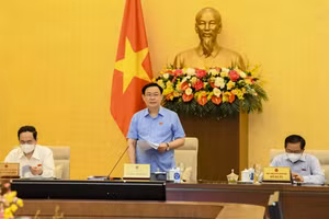 Chủ tịch Quốc hội Vương Đình Huệ phát biểu khai mạc Phiên họp. (Ảnh: quochoi.vn)