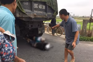 Vụ tai nạn giữa xe tải và máy khiến 2 cô trò tử vong.