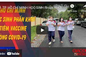 NÓNG 247 | TP. Hồ Chí Minh học sinh phấn khởi đi tiêm vắc xin phòng COVID-19