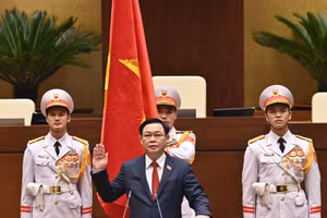 Tân Chủ tịch Quốc hội Vương Đình Huệ tuyên thệ trước Quốc hội. Ảnh: Quang Khánh