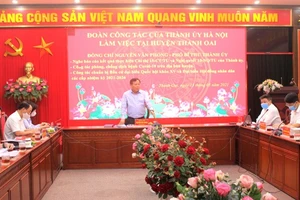 Phó Bí thư Thành ủy Nguyễn Văn Phong phát biểu tại buổi làm việc tại huyện Thanh Oai