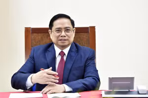 Thủ tướng Chính phủ Phạm Minh Chính điện đàm với Thủ tướng Quốc vụ viện nước Cộng hòa nhân dân Trung Hoa Lý Khắc Cường - Ảnh: VGP/Nhật Bắc